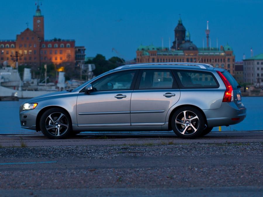  Volvo V50 Classic 2011 года  (фото 11 из 15)
